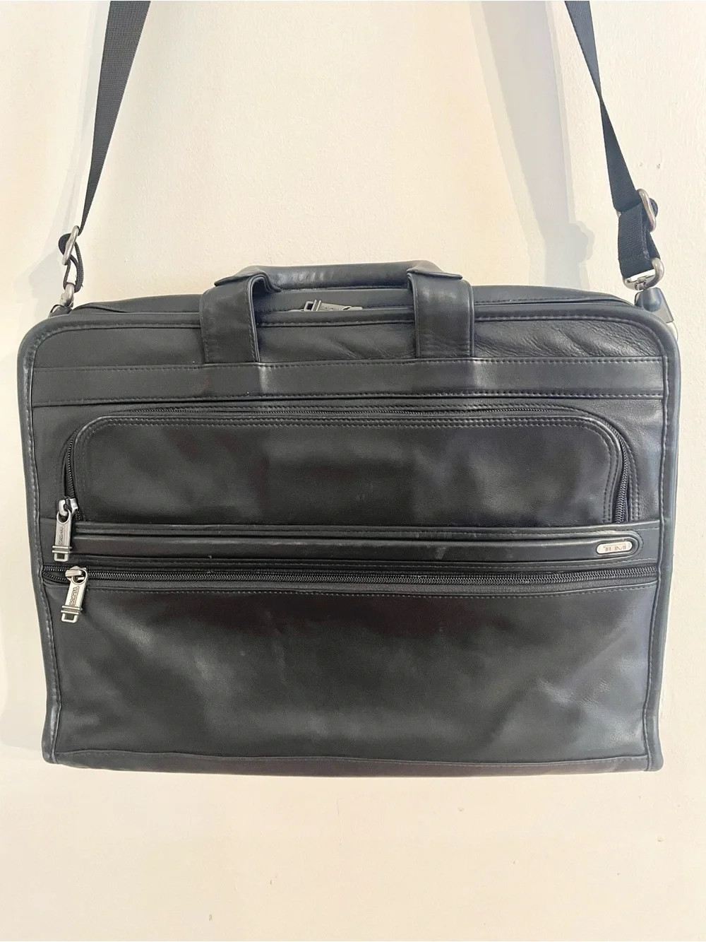 Tumi Alpha Slim Briefcase Black Leather Laptop Messenger Bag 96111D0P- EUC